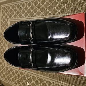 Men's dress shoes